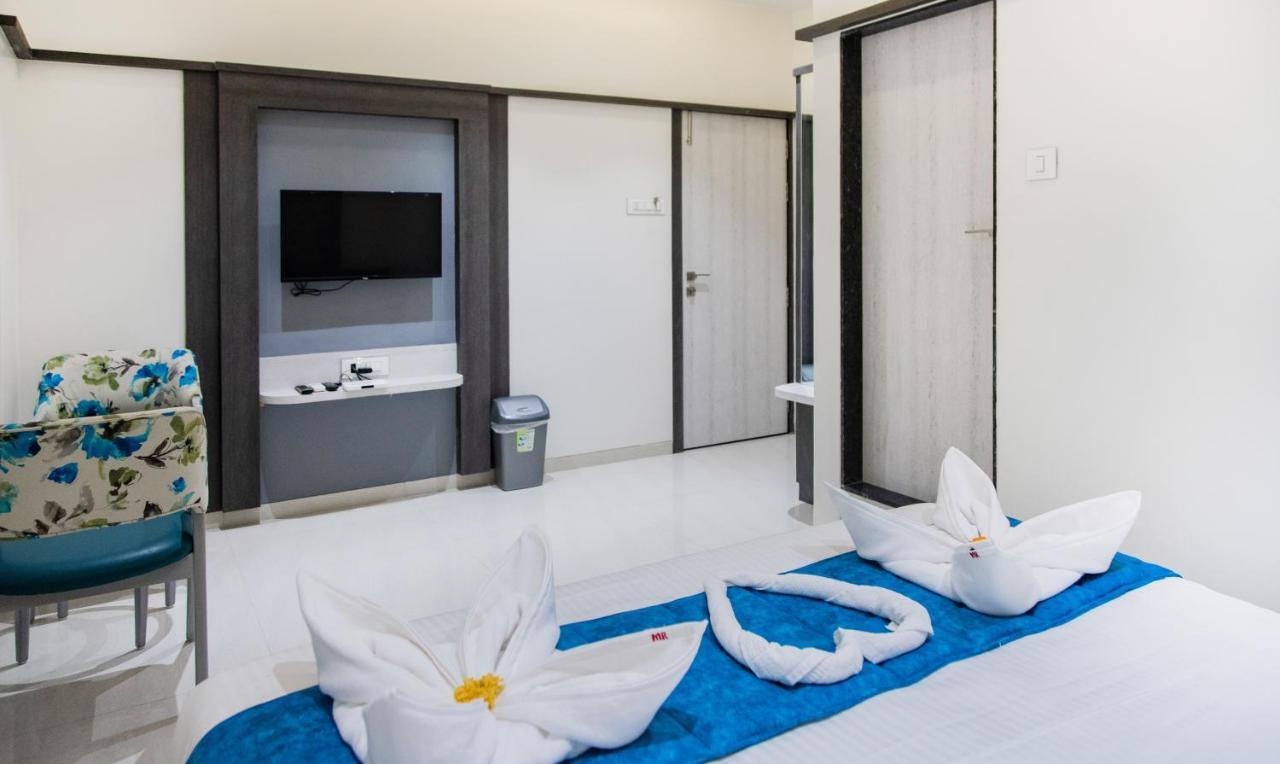 ホテル Megh Residency ナビムンバイ エクステリア 写真