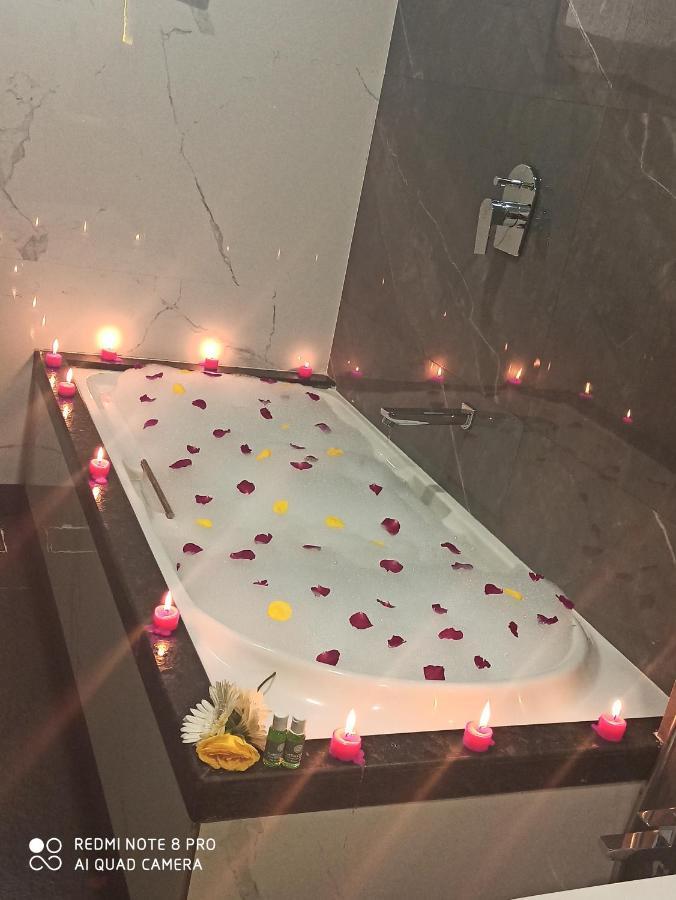 ホテル Megh Residency ナビムンバイ エクステリア 写真